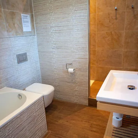 Domaine De Cascaret - Sleeps 10